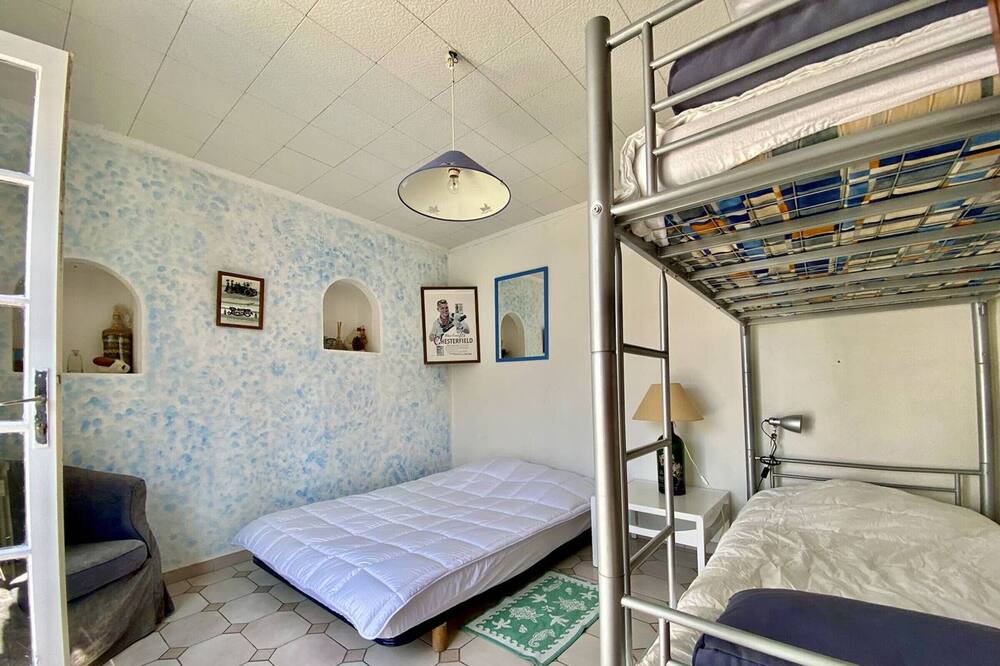 Photo of Bedroom in Domino