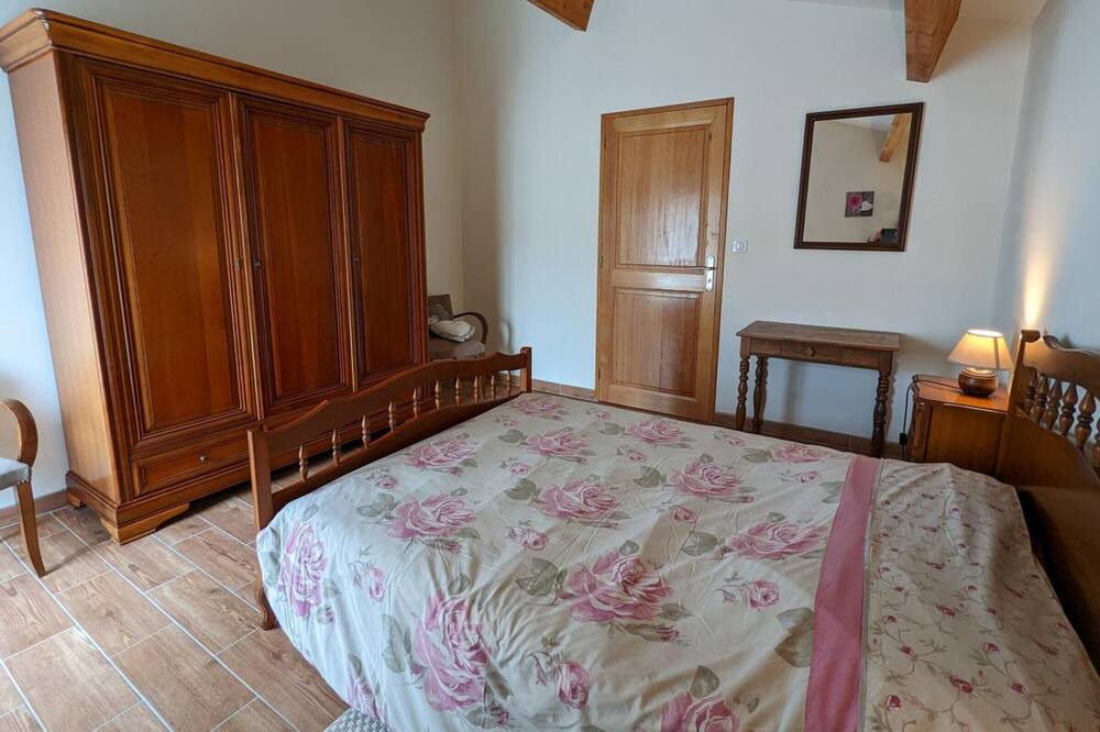 Photo of Bedroom in Montmoreau-Saint-Cybard