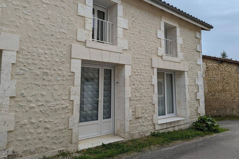 Photo of Outdoor in Montmoreau-Saint-Cybard