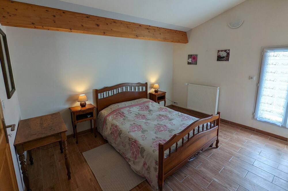 Photo of Bedroom in Montmoreau-Saint-Cybard
