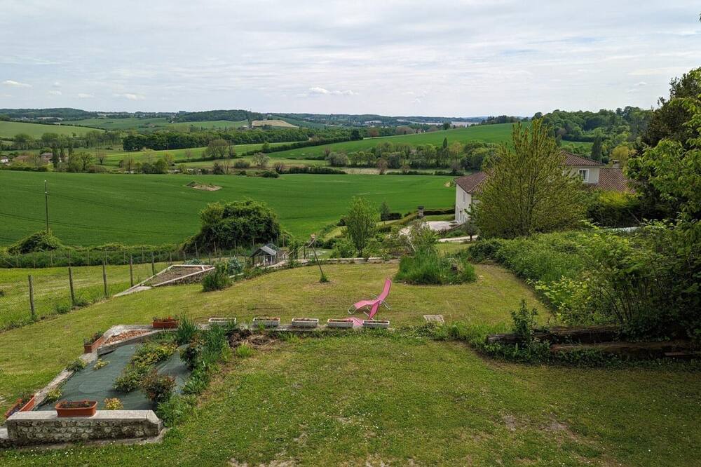 Photo of Outdoor in Montmoreau-Saint-Cybard