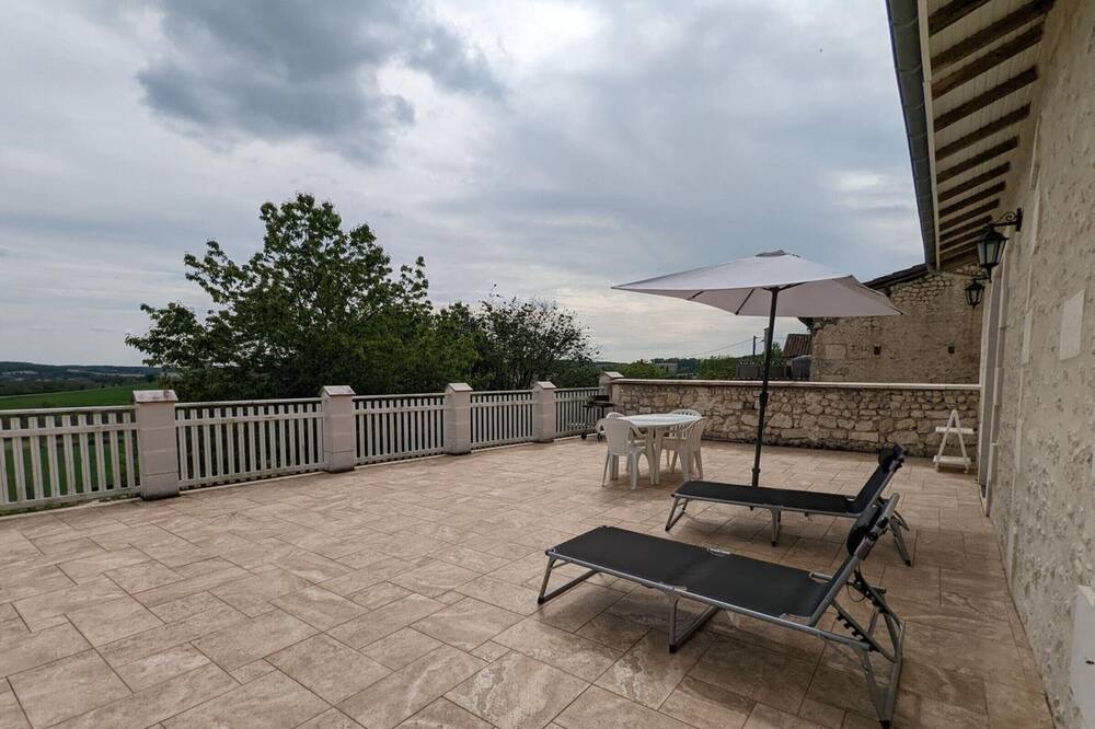 Photo of Outdoor in Montmoreau-Saint-Cybard