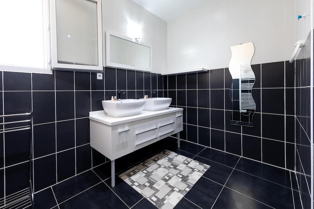 Photo of Bathroom in Cairanne