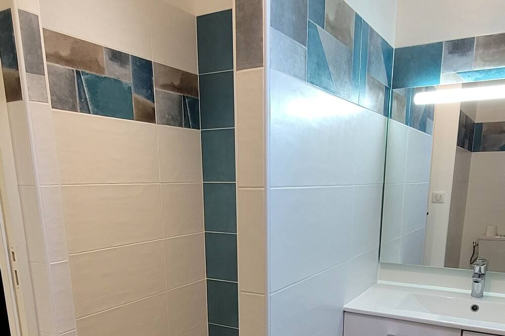 Photo of Bathroom in Saint-Leon-sur-Vezere