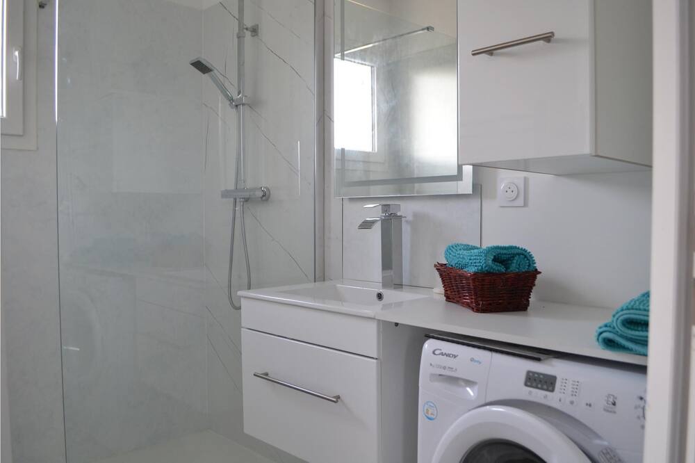Photo of Bathroom in Pouillon