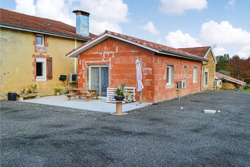 Photo of Outdoor in Pouillon