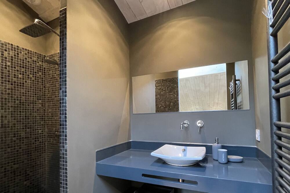 Photo of Bathroom in Le Bois-Plage-en-Re