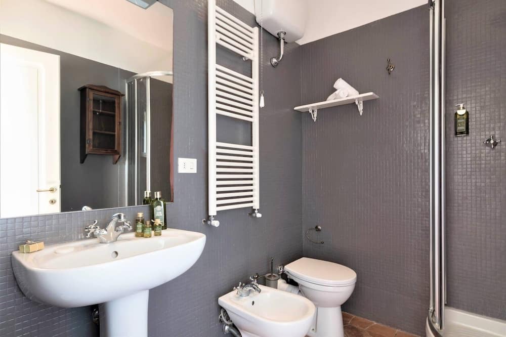 Photo of Bathroom in Comeana