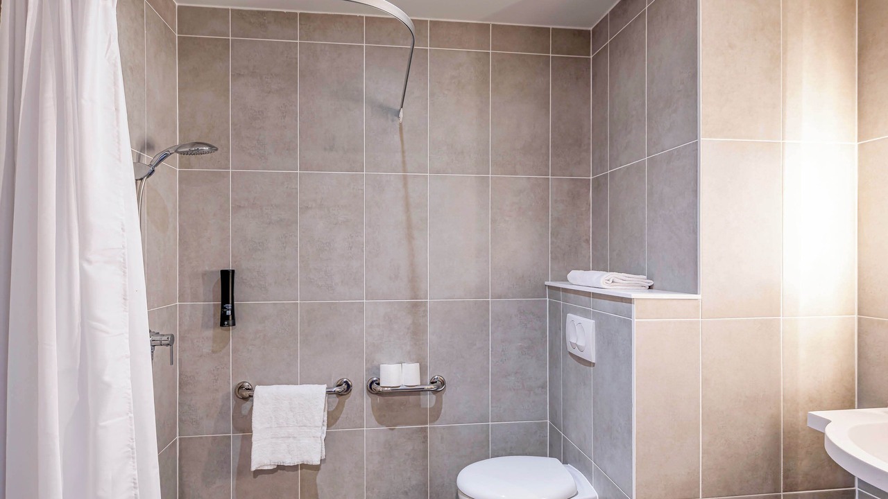 Photo of Bathroom in Saint-Andre-de-Cubzac