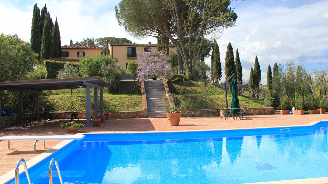 Photo of Outdoor in Lari