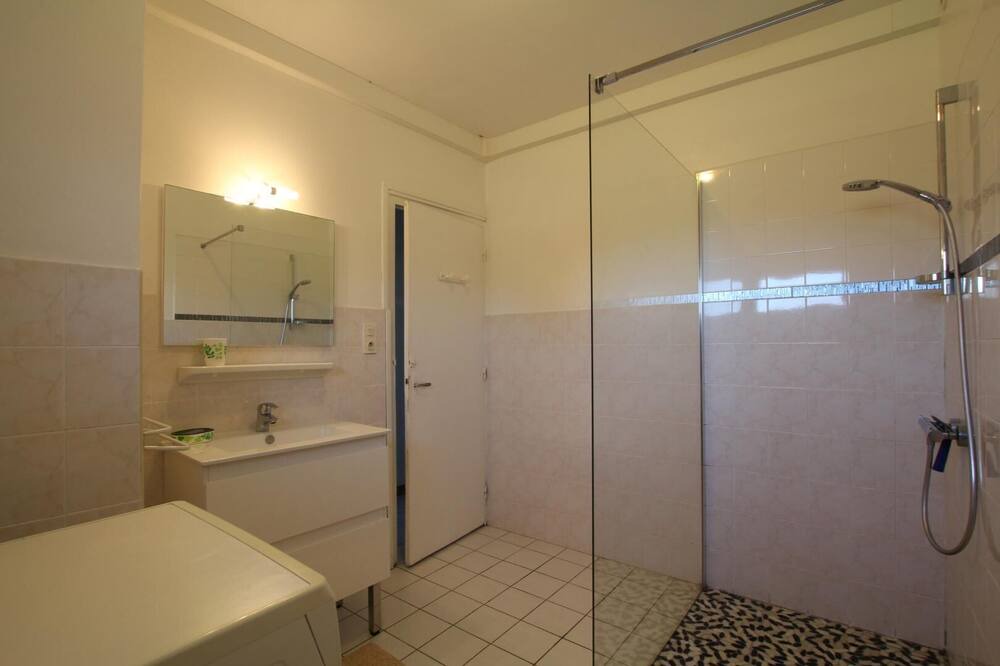 Photo of Bathroom in Ahaxe-Alciette-Bascassan