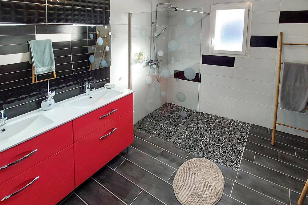 Photo of Bathroom in Semussac