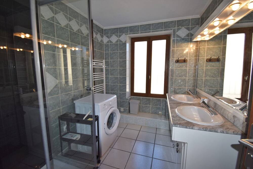 Photo of Bathroom in Cenac-et-Saint-Julien