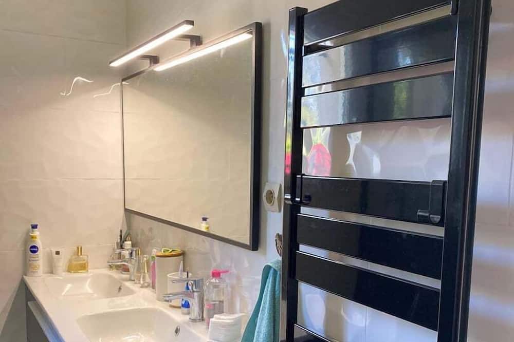Photo of Bathroom in Saint-Benoit