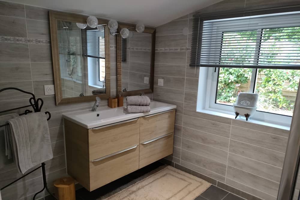 Photo of Bathroom in Saint-Sulpice-et-Cameyrac