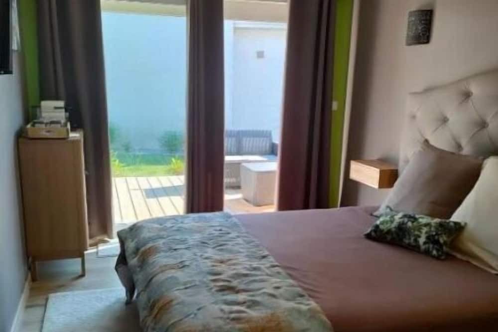 Photo of Bedroom in Saint-Sulpice-et-Cameyrac