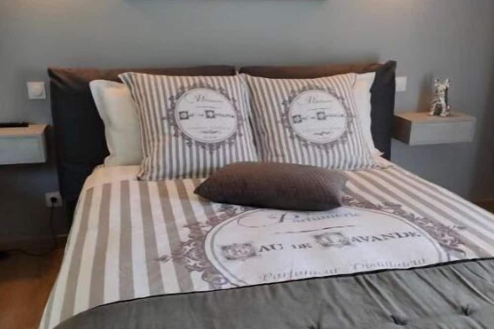 Photo of Bedroom in Saint-Sulpice-et-Cameyrac