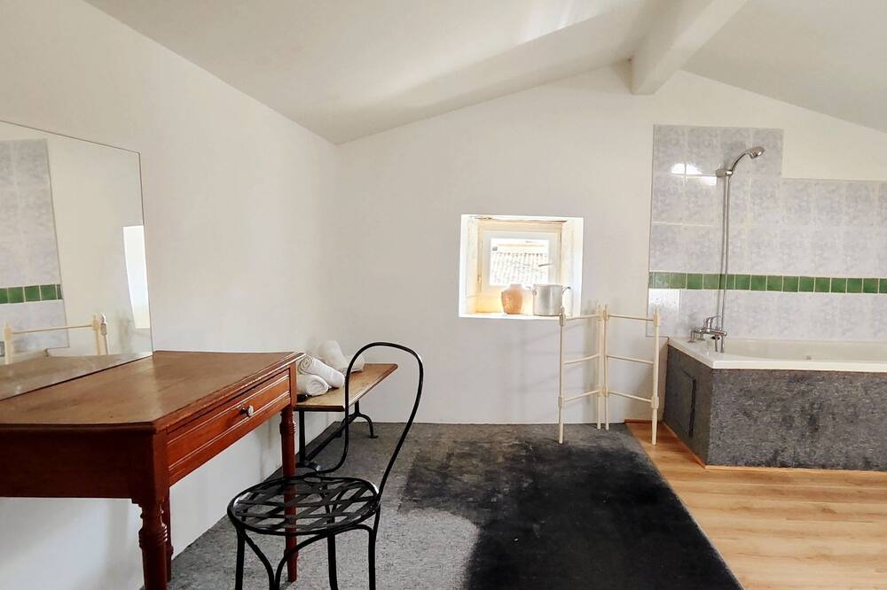 Photo of Bathroom in Javrezac