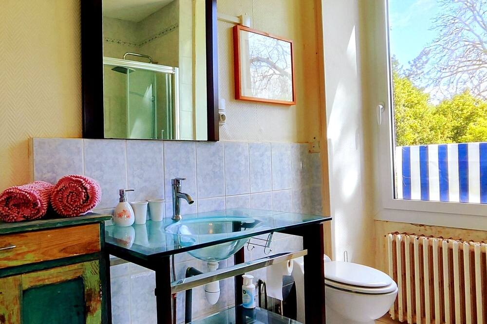 Photo of Bathroom in Javrezac