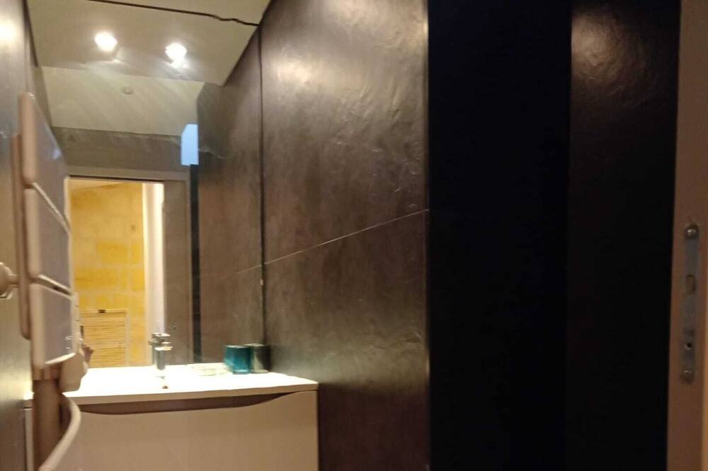 Photo of Bathroom in Bordeaux Golden Triangle