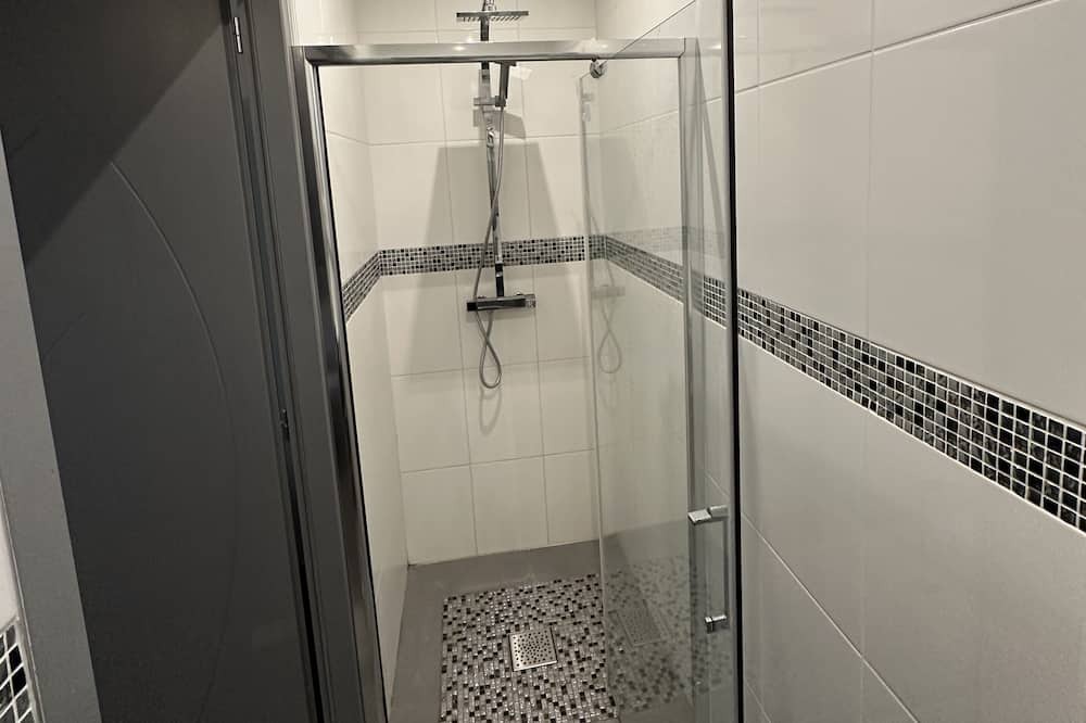 Photo of Bathroom in Saint-Georges-les-Baillargeaux
