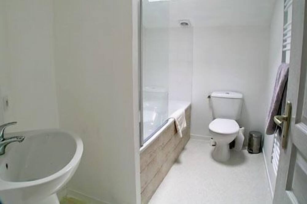 Photo of Bathroom in Hautefaye