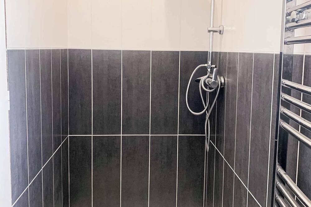 Photo of Bathroom in Cenon