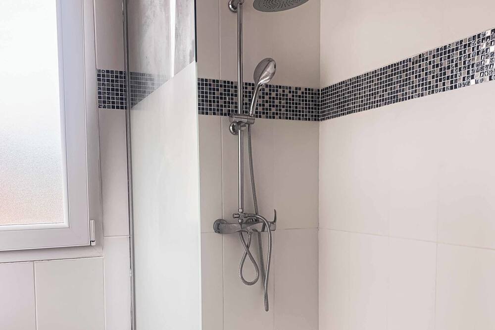 Photo of Bathroom in Cenon