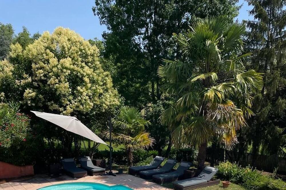 Photo of Outdoor in Saint-Hilaire-de-Lusignan
