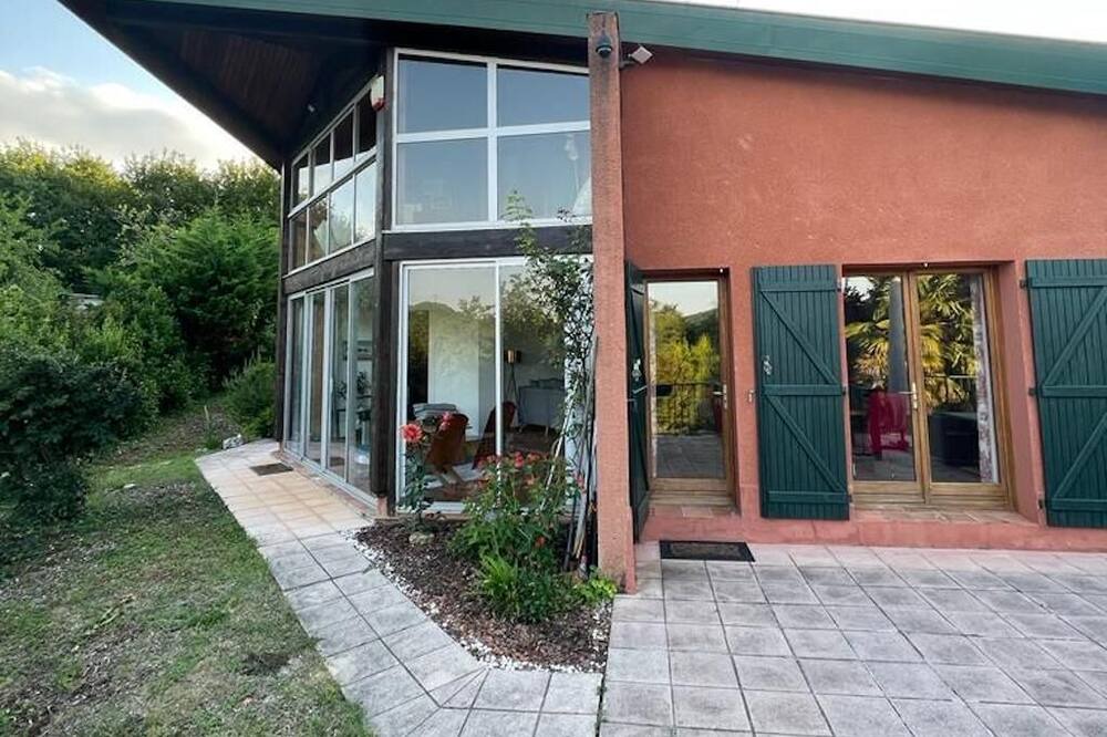 Photo of Outdoor in Saint-Hilaire-de-Lusignan