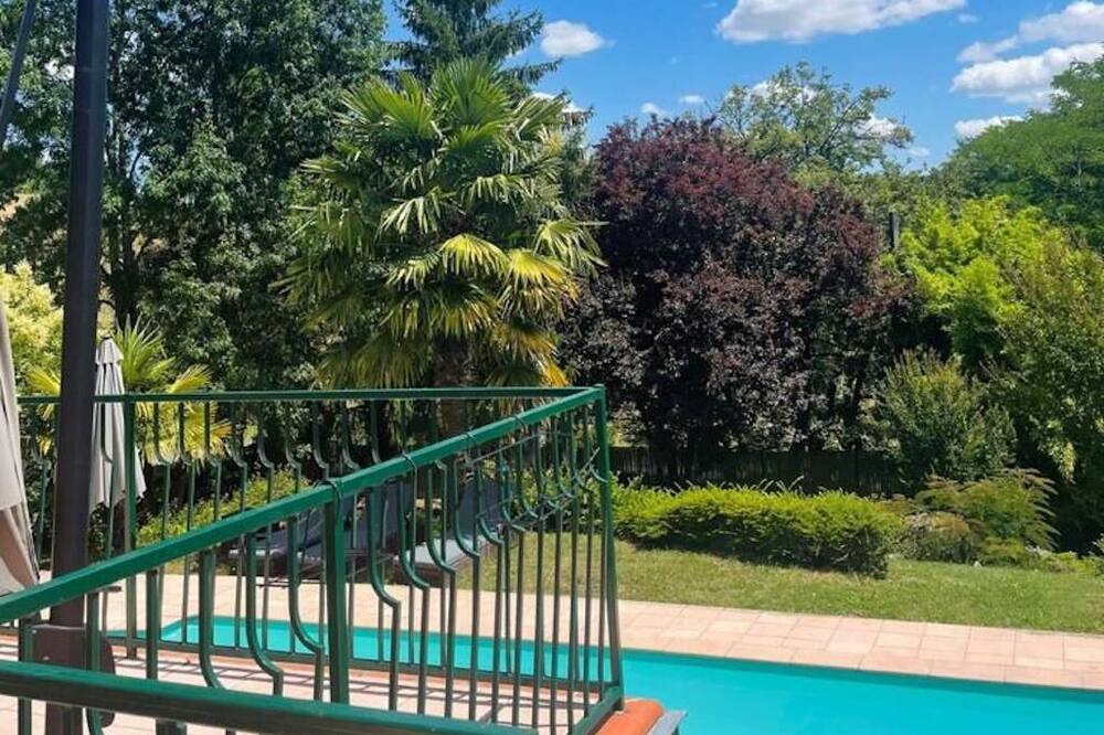 Photo of Outdoor in Saint-Hilaire-de-Lusignan