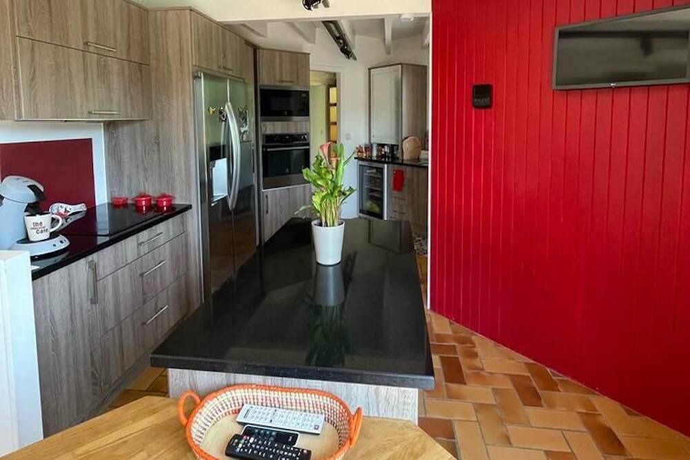 Photo of Kitchen in Saint-Hilaire-de-Lusignan