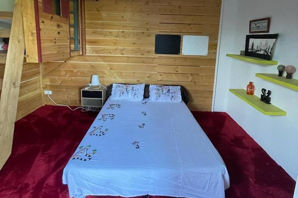 Photo of Bedroom in Saint-Hilaire-de-Lusignan