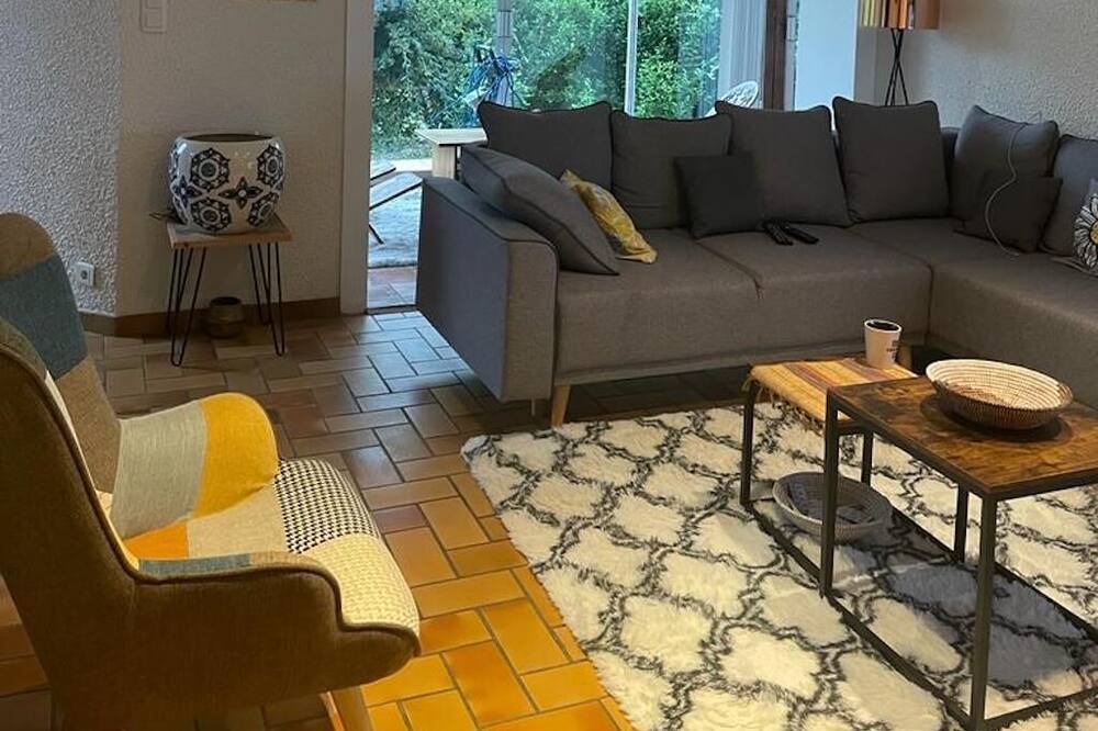 Photo of Livingroom in Saint-Hilaire-de-Lusignan