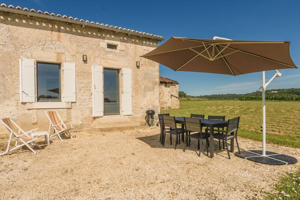 Photo of Patio Balcony in Champagne-et-Fontaine
