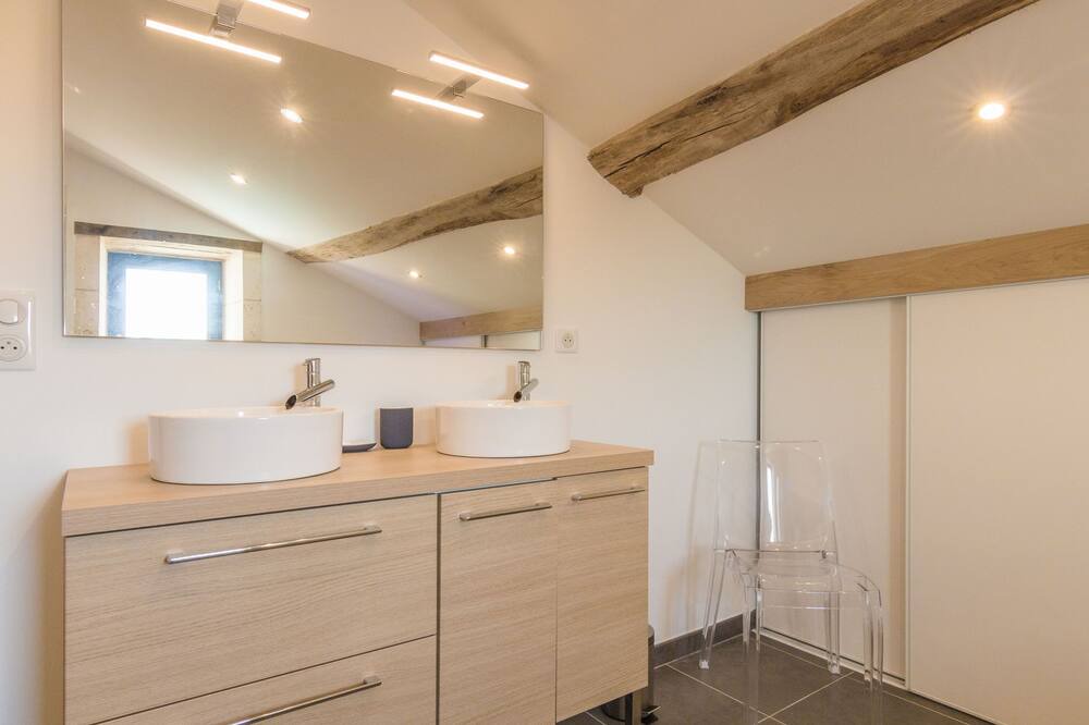 Photo of Bathroom in Champagne-et-Fontaine