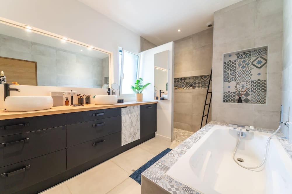 Photo of Bathroom in Mignaloux-Beauvoir