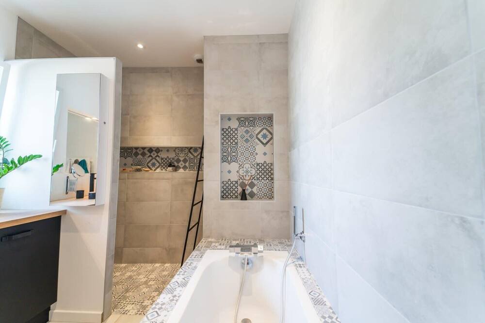 Photo of Bathroom in Mignaloux-Beauvoir