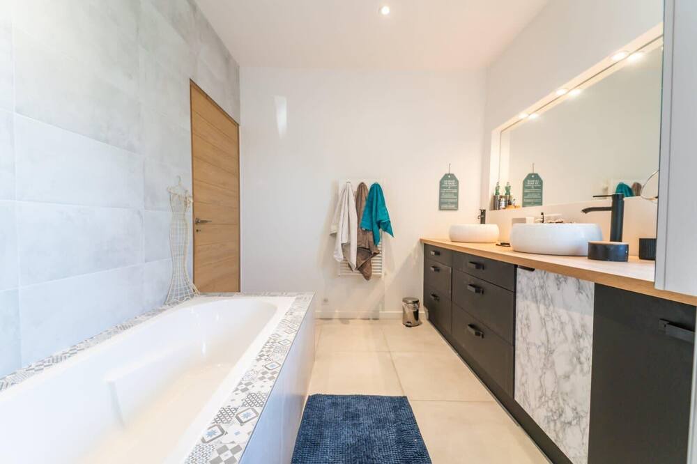 Photo of Bathroom in Mignaloux-Beauvoir
