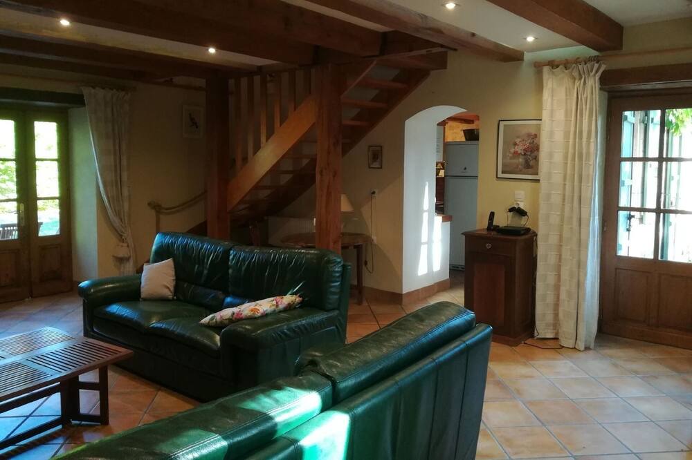 Photo of Livingroom in Saint-Pierre-de-Cole