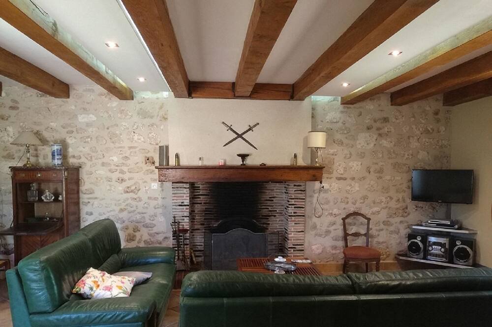 Photo of Livingroom in Saint-Pierre-de-Cole