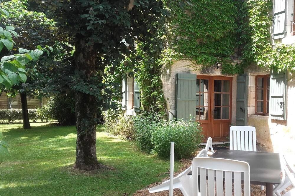 Photo of Outdoor in Saint-Pierre-de-Cole