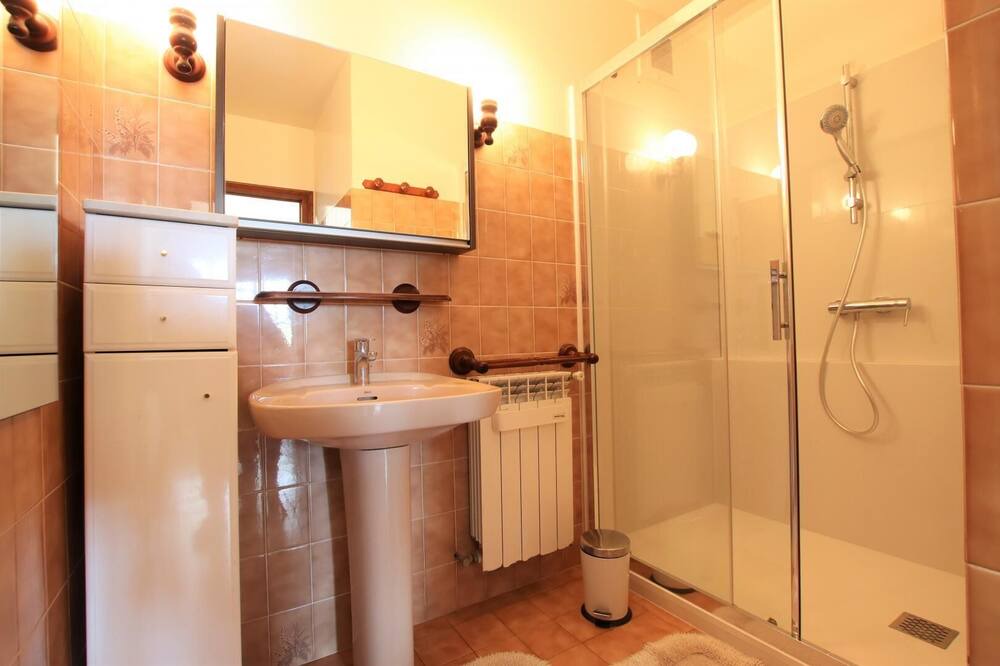 Photo of Bathroom in Sare