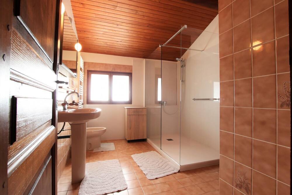 Photo of Bathroom in Sare