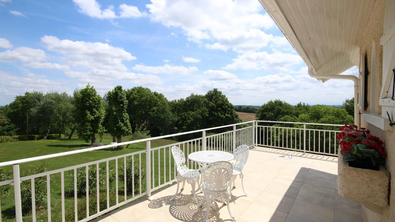 Photo of Outdoor in L'Hopital-d'Orion