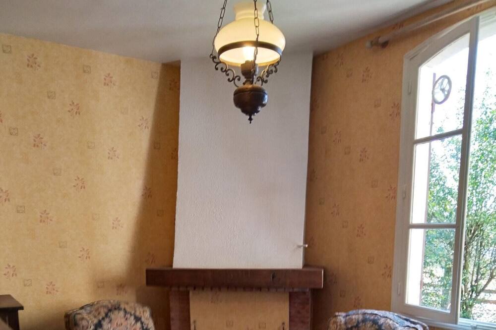 Photo of Livingroom in Lathus-Saint-Remy