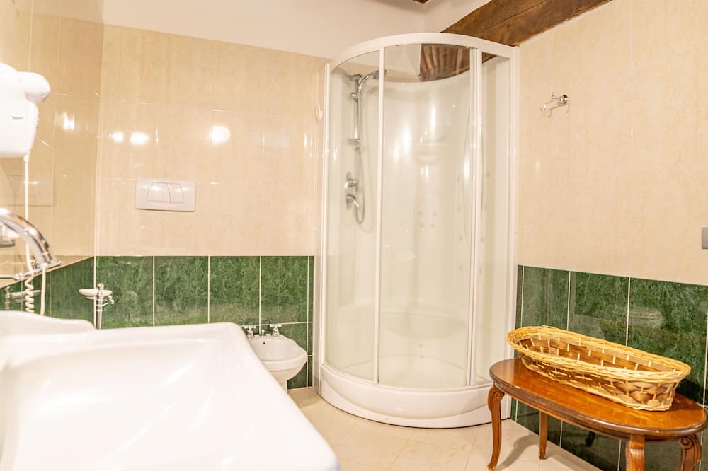 Photo of Bathroom in Montefollonico