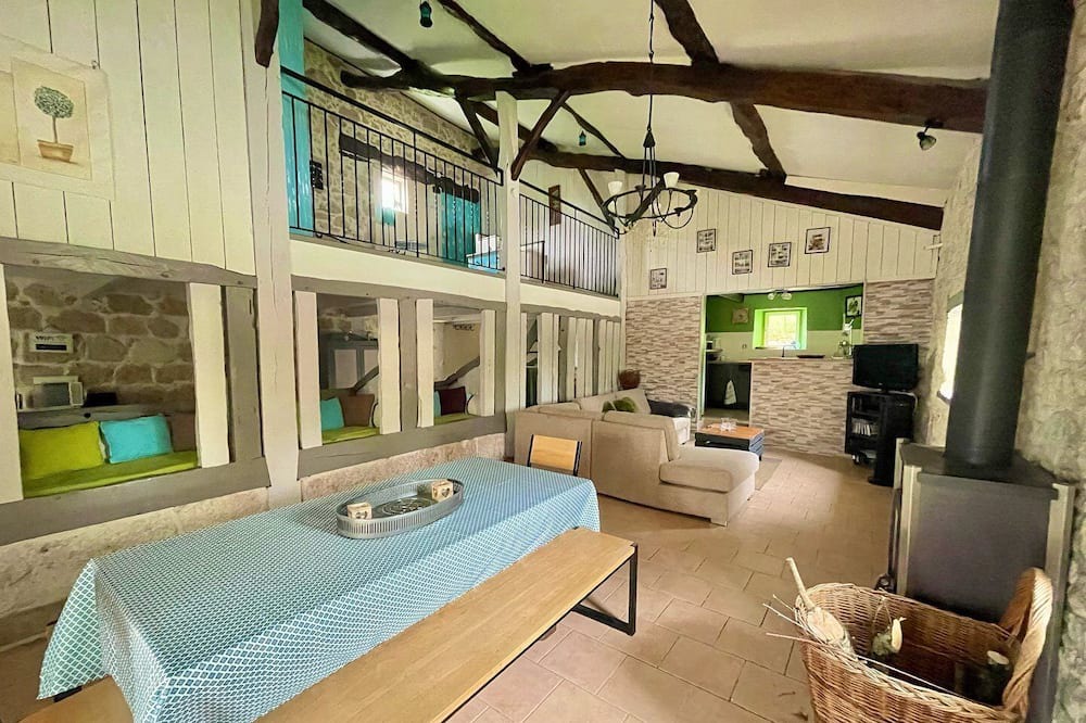 Photo of Livingroom in Colayrac-Saint-Cirq