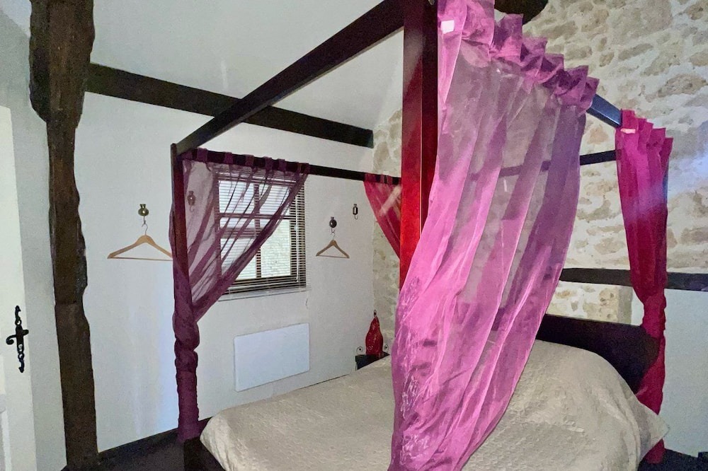 Photo of Bedroom in Colayrac-Saint-Cirq