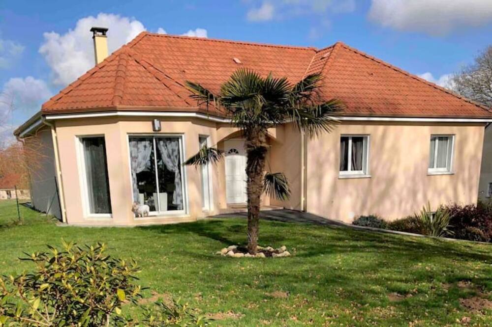 Photo of Outdoor in Saint-Sulpice-le-Gueretois